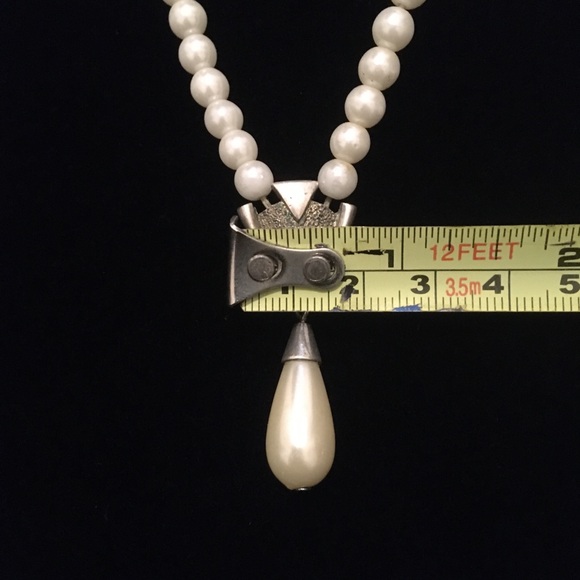 Vintage Faux Pearl Silver Tone Pendant Necklace - Picture 7 of 11